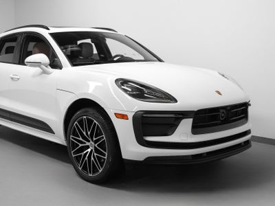 2023 Porsche Macan Base