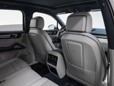 2023 Porsche Cayenne Cayenne Platinum Edition (MY23)