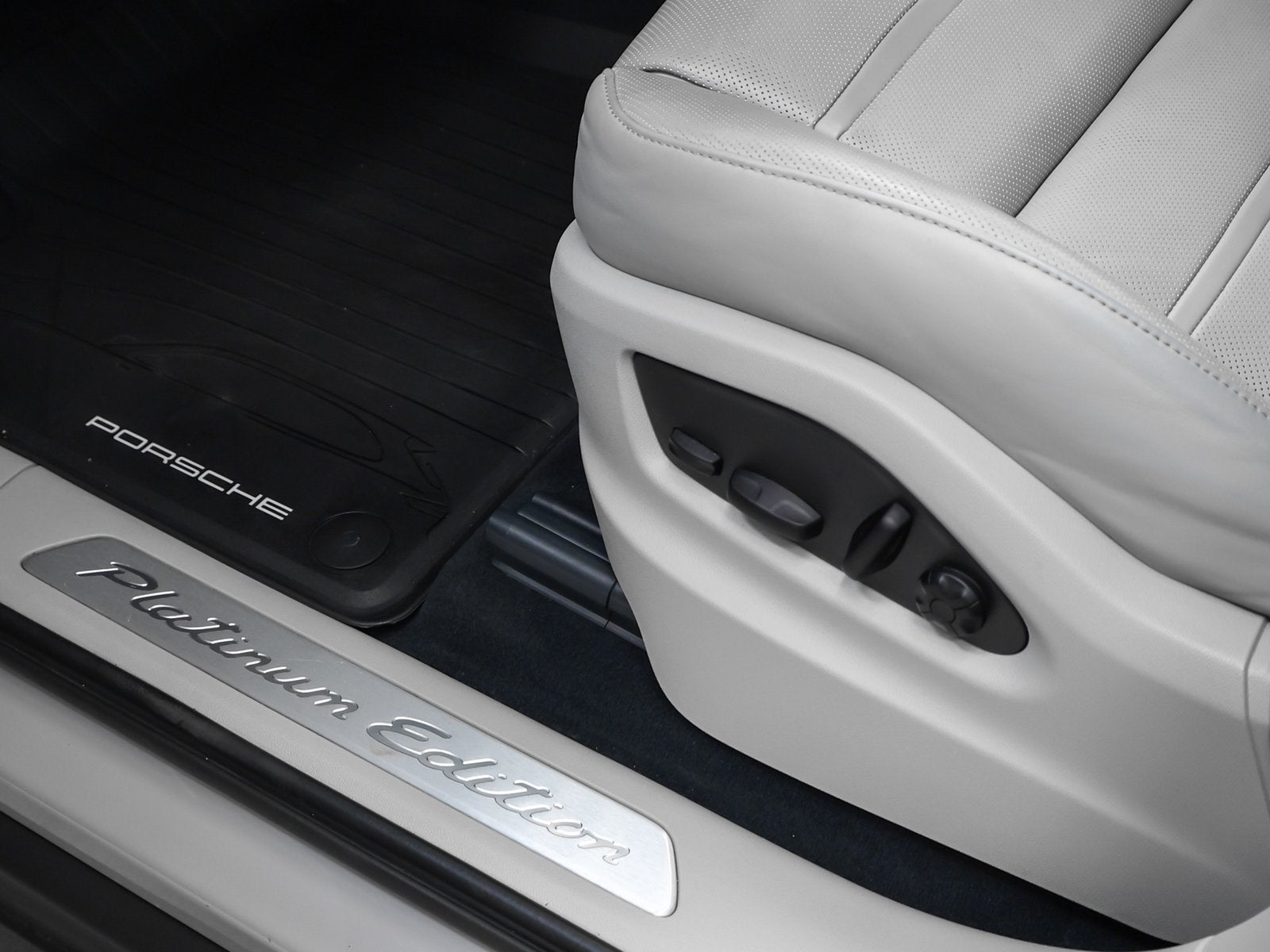 2023 Porsche Cayenne Cayenne Platinum Edition (MY23)