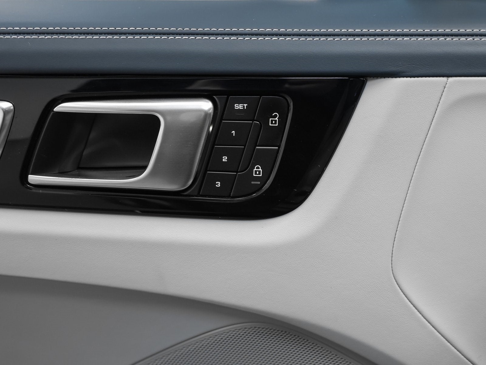 2023 Porsche Cayenne Cayenne Platinum Edition (MY23)