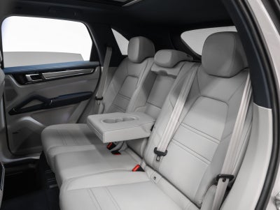 2023 Porsche Cayenne Cayenne Platinum Edition (MY23)