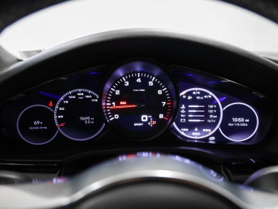 2023 Porsche Cayenne Platinum Edition