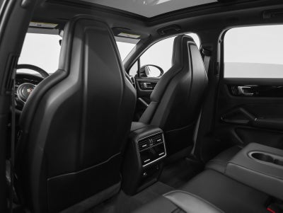 2023 Porsche Cayenne Platinum Edition