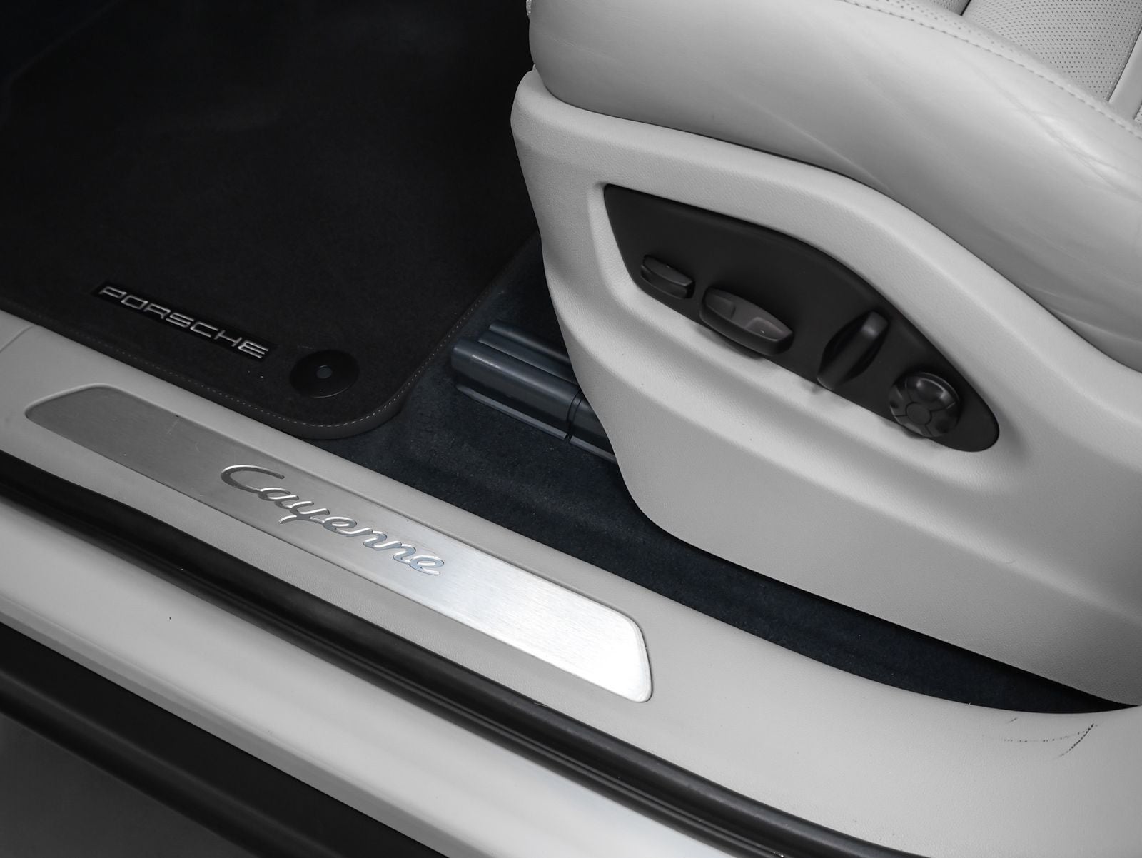 2023 Porsche Cayenne Base