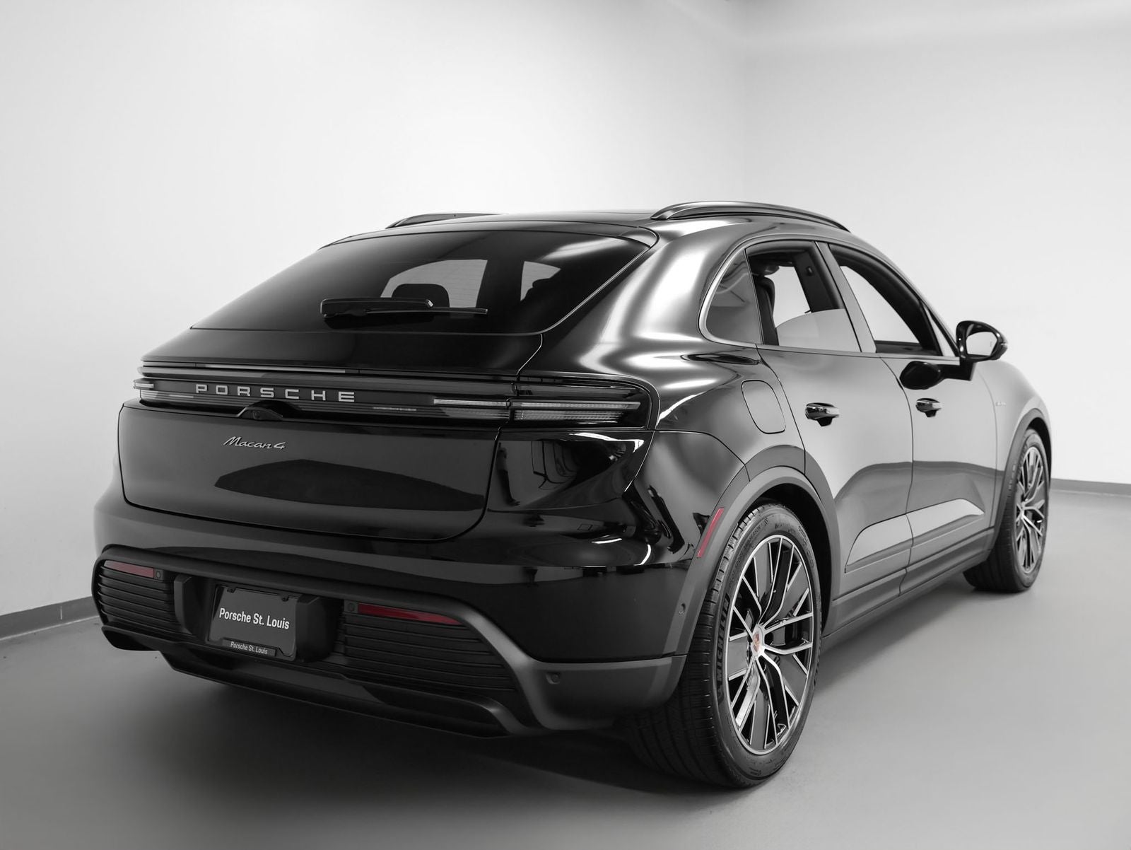 2025 Porsche Macan Electric 4