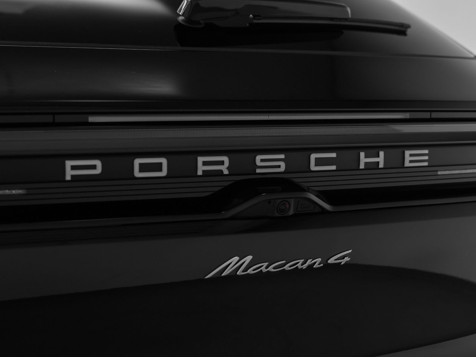 2025 Porsche Macan Electric 4