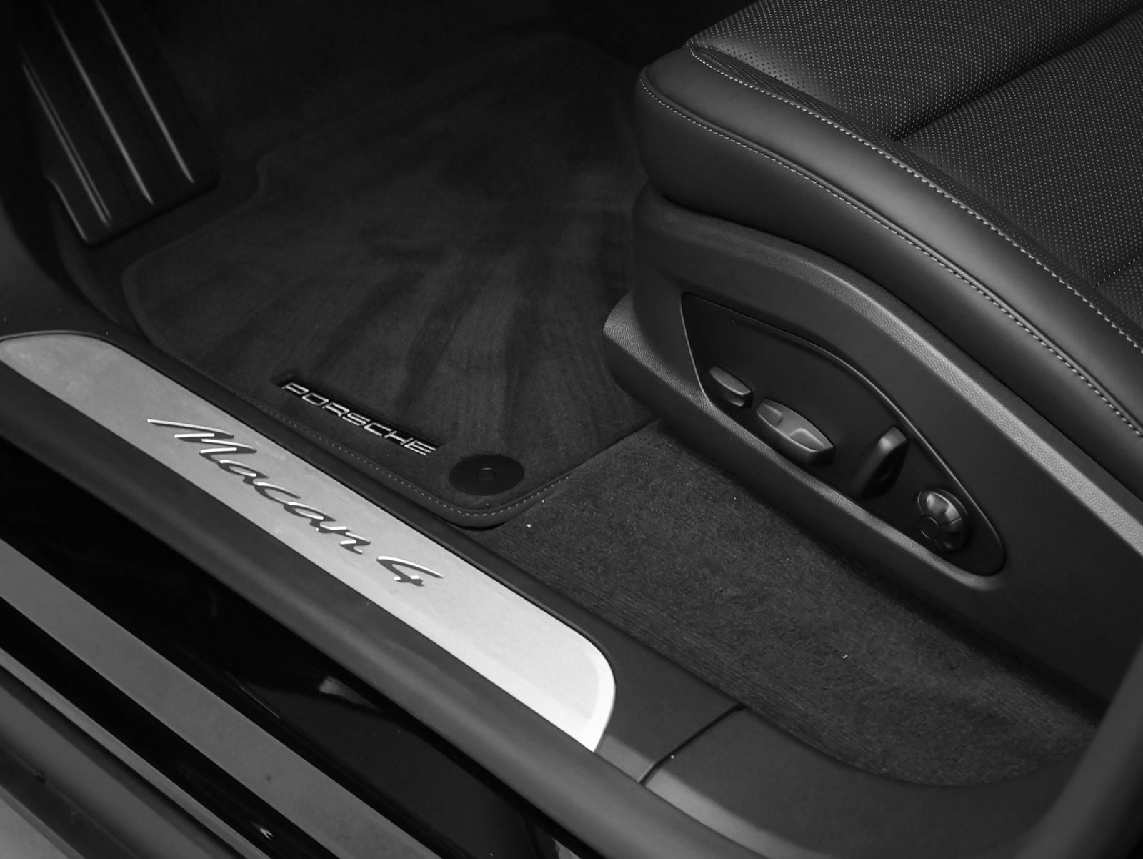 2025 Porsche Macan Electric 4