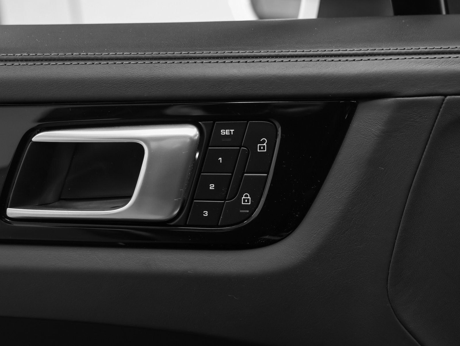 2023 Porsche Cayenne Cayenne S Platinum Edition (MY23)