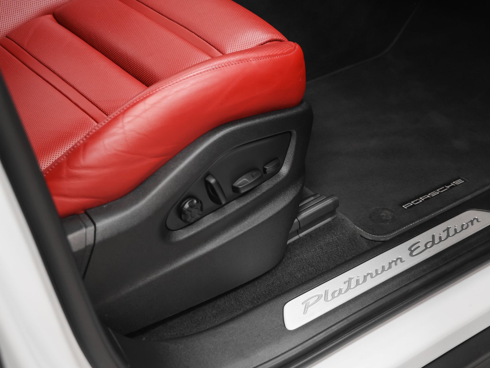 2023 Porsche Cayenne Cayenne S Platinum Edition
