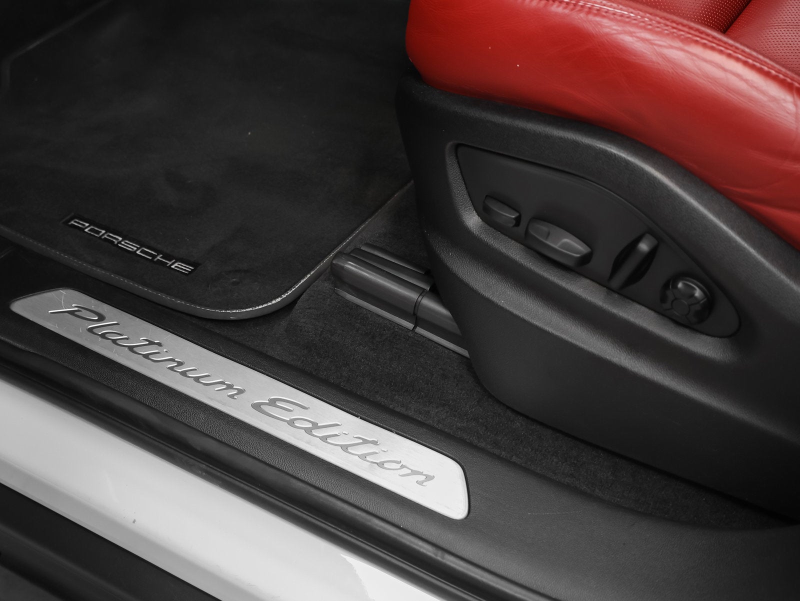 2023 Porsche Cayenne Cayenne S Platinum Edition
