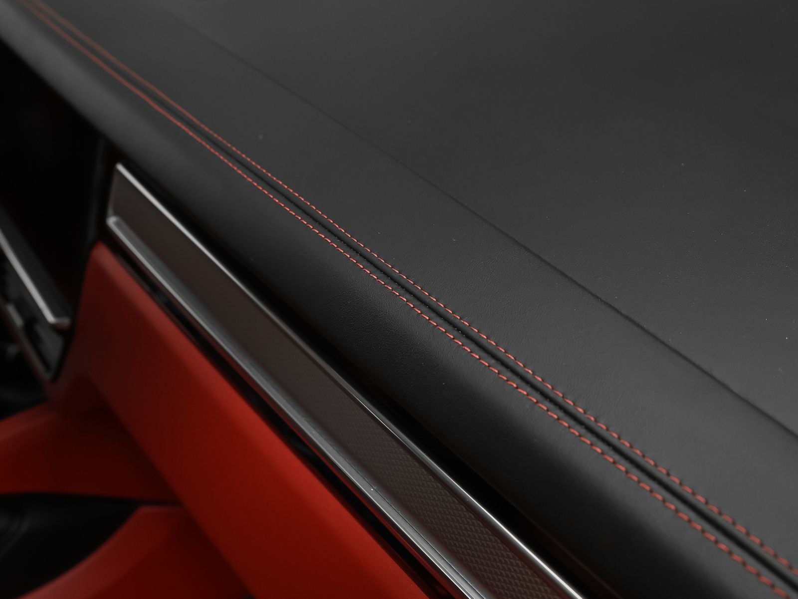 2023 Porsche Cayenne S Platinum Edition