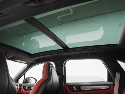 2023 Porsche Cayenne S Platinum Edition