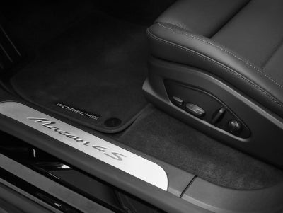 2026 Porsche Macan Macan 4S Electric