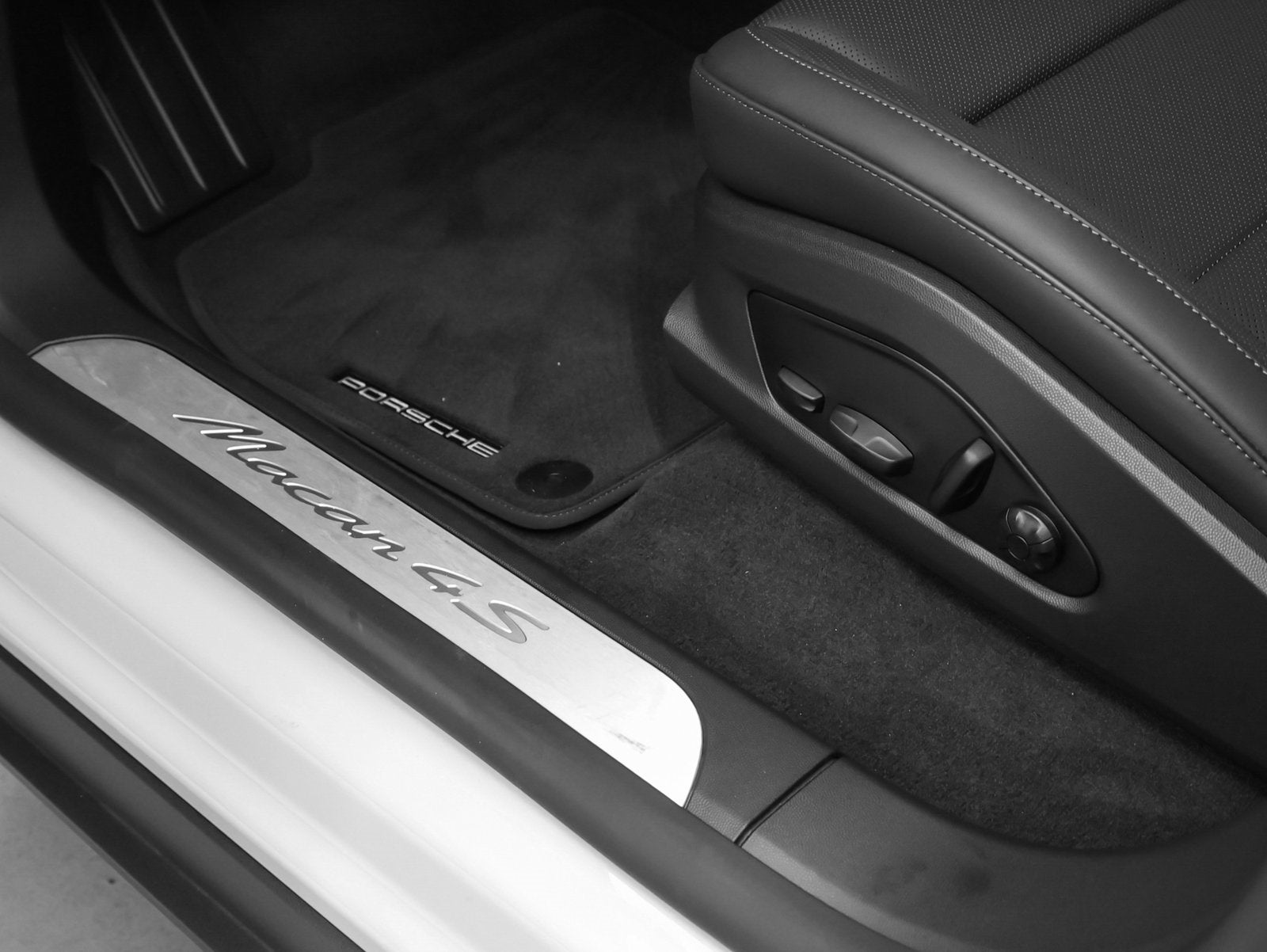 2025 Porsche Macan Macan 4S Electric