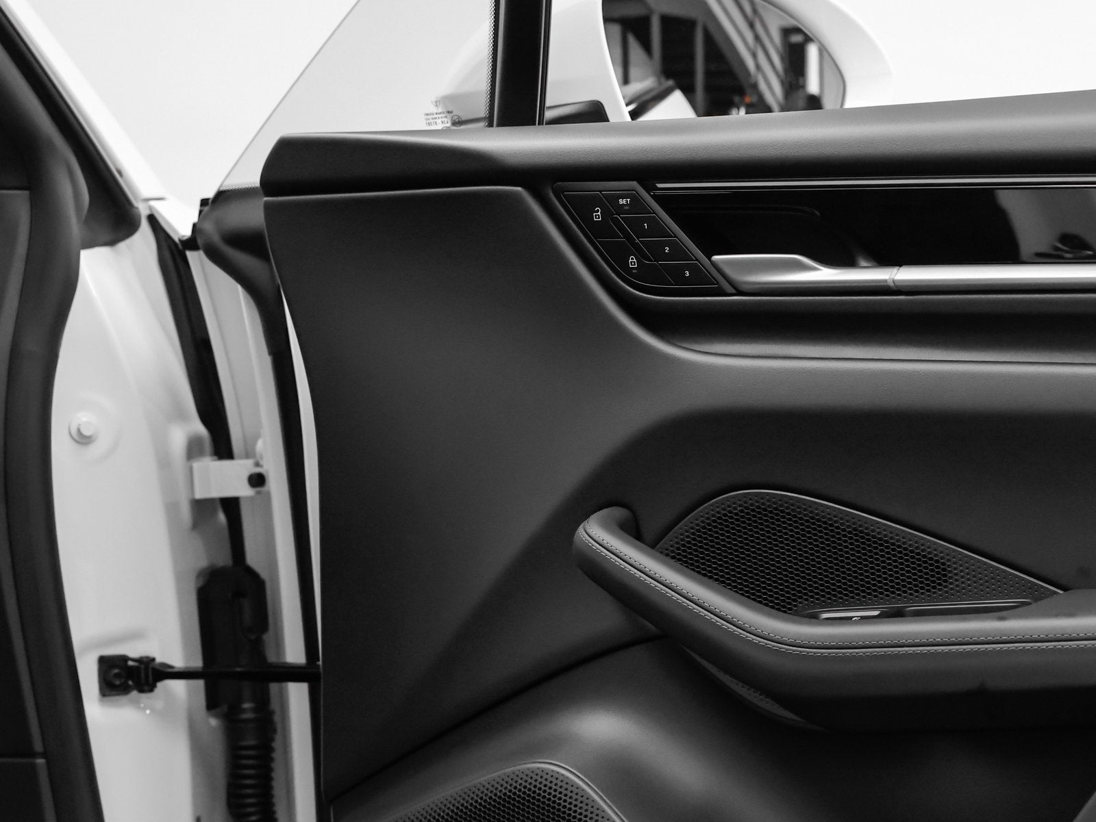 2025 Porsche Macan Macan 4S Electric