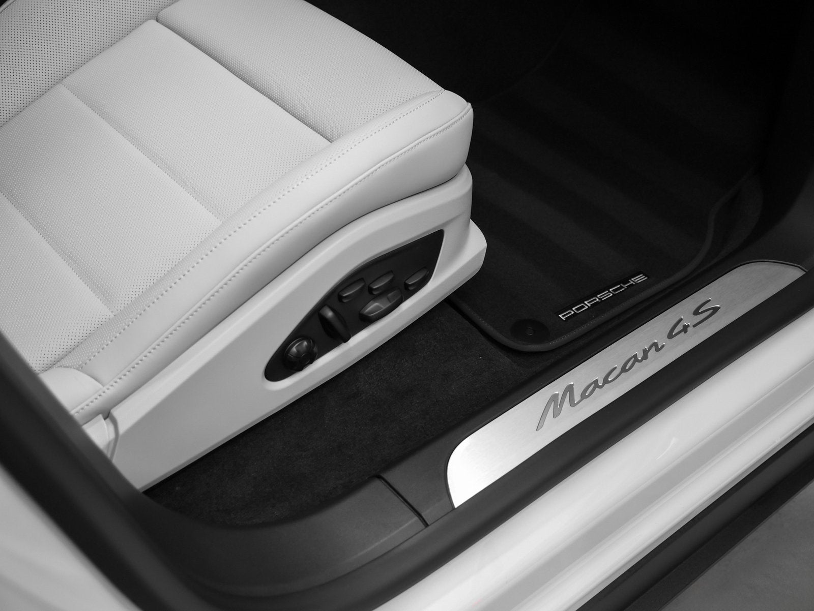 2025 Porsche Macan Macan 4S Electric