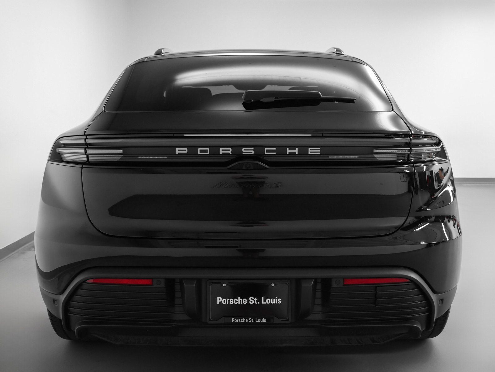 2025 Porsche Macan 4S Electric