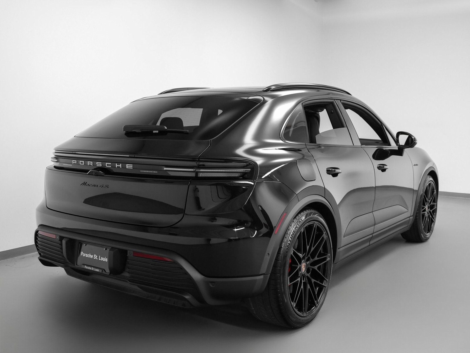 2025 Porsche Macan 4S Electric
