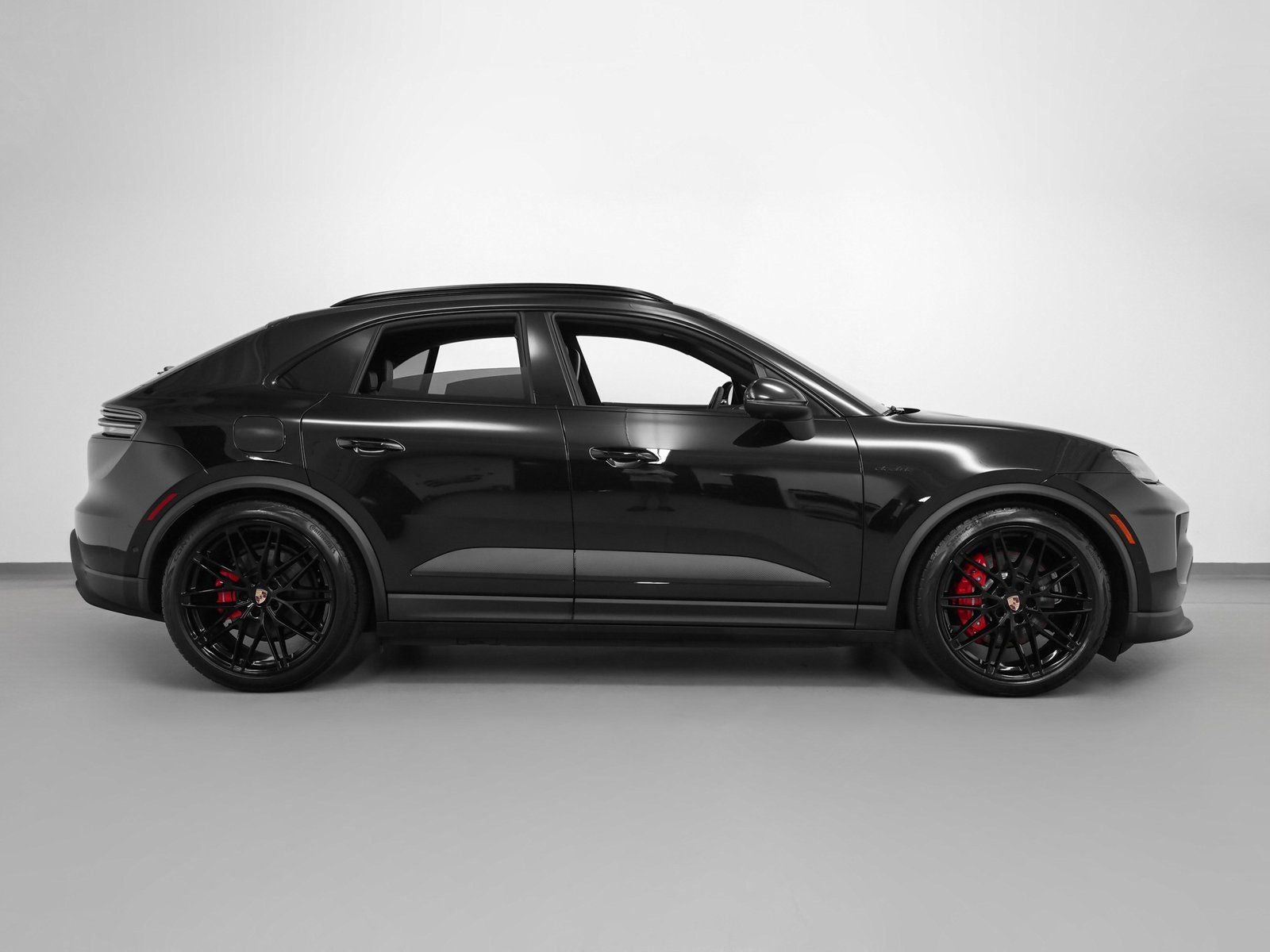 2025 Porsche Macan 4S Electric