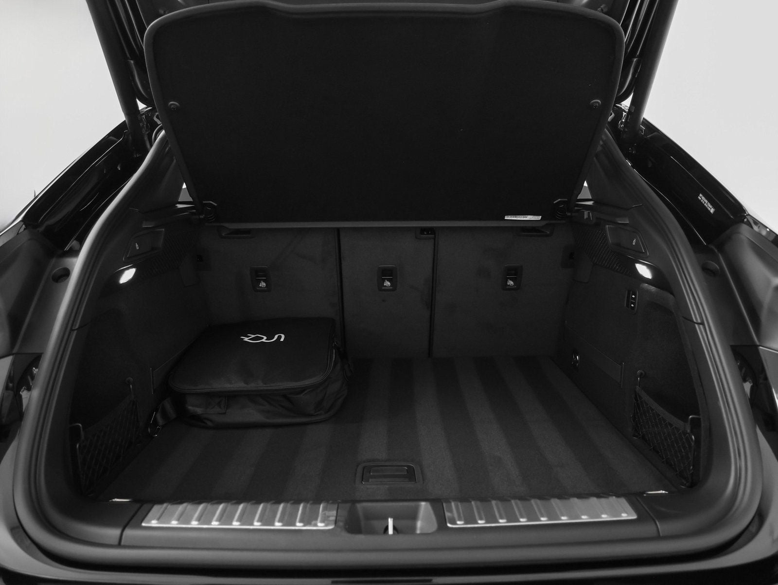 2025 Porsche Macan 4S Electric