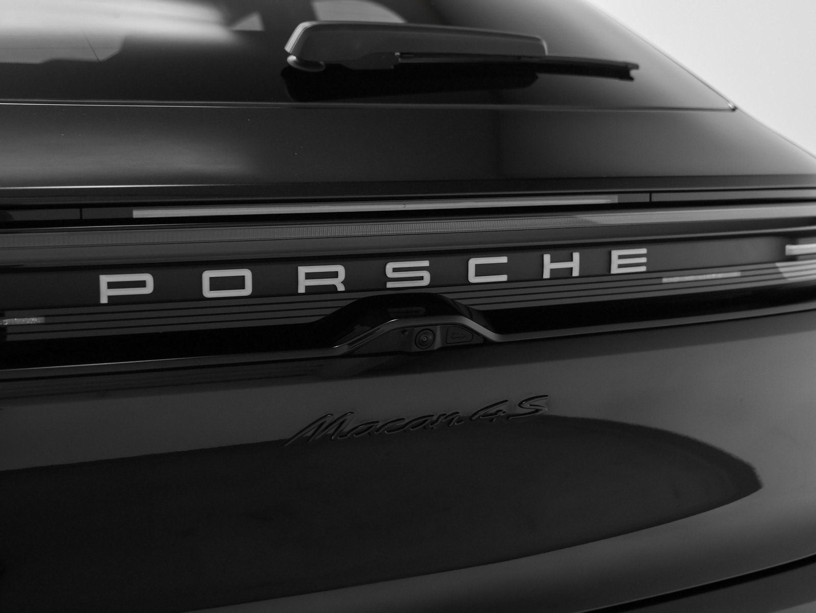 2025 Porsche Macan 4S Electric