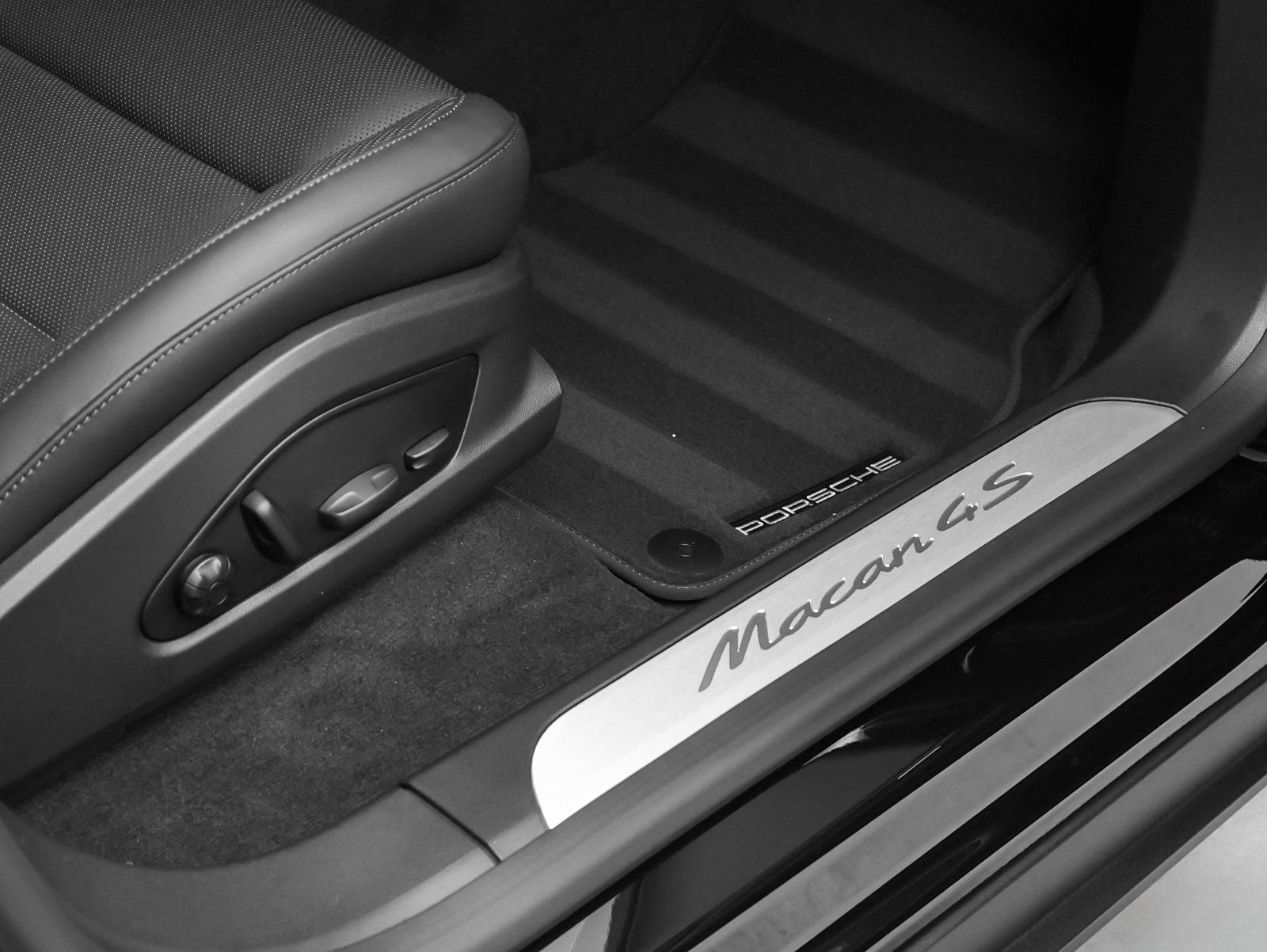 2025 Porsche Macan 4S Electric