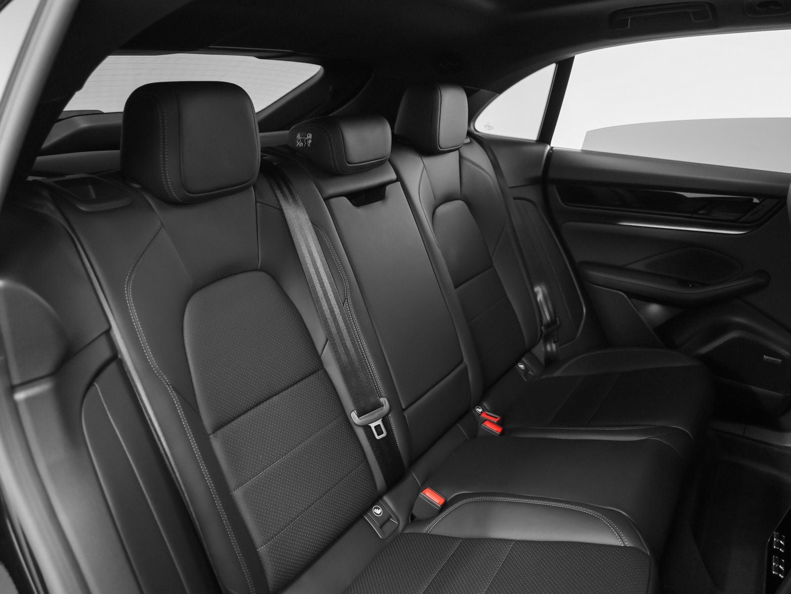 2025 Porsche Macan 4S Electric