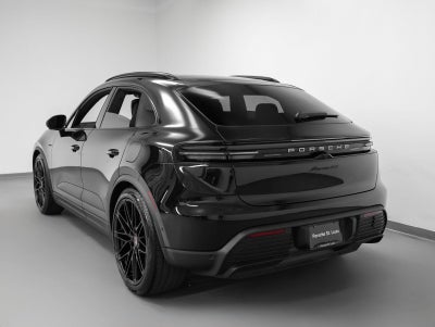 2025 Porsche Macan 4S Electric
