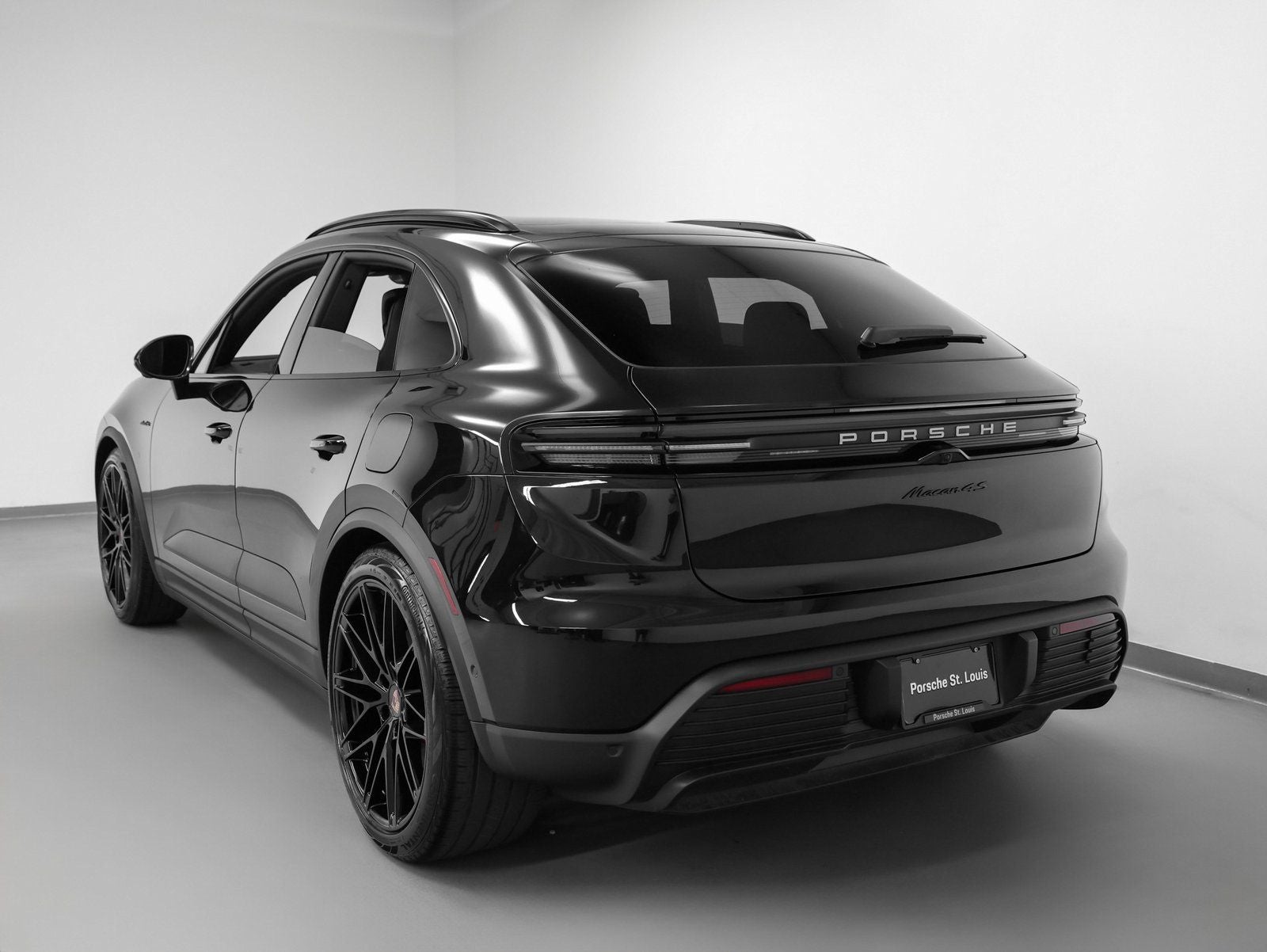 2025 Porsche Macan 4S Electric