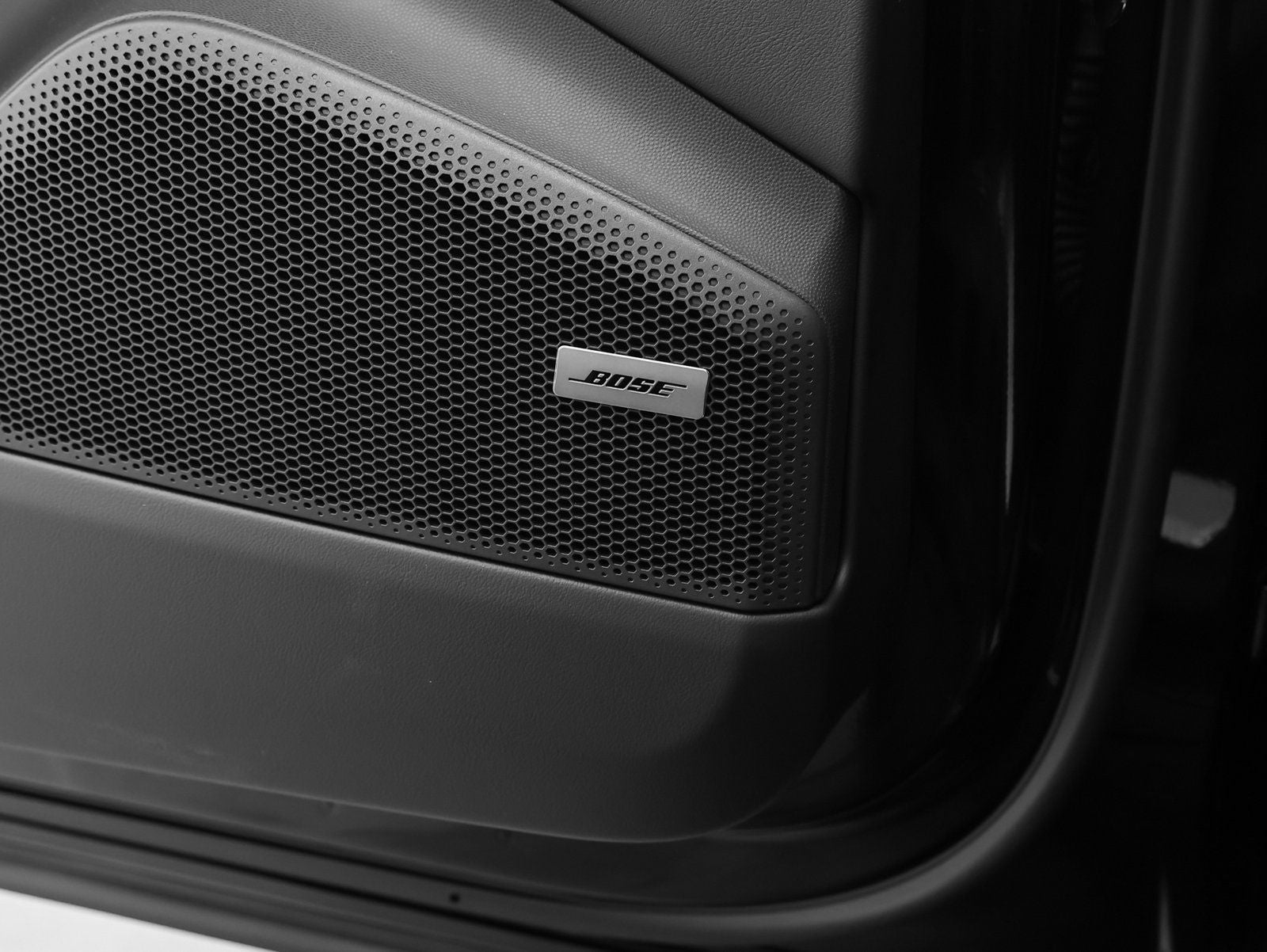 2025 Porsche Macan 4S Electric