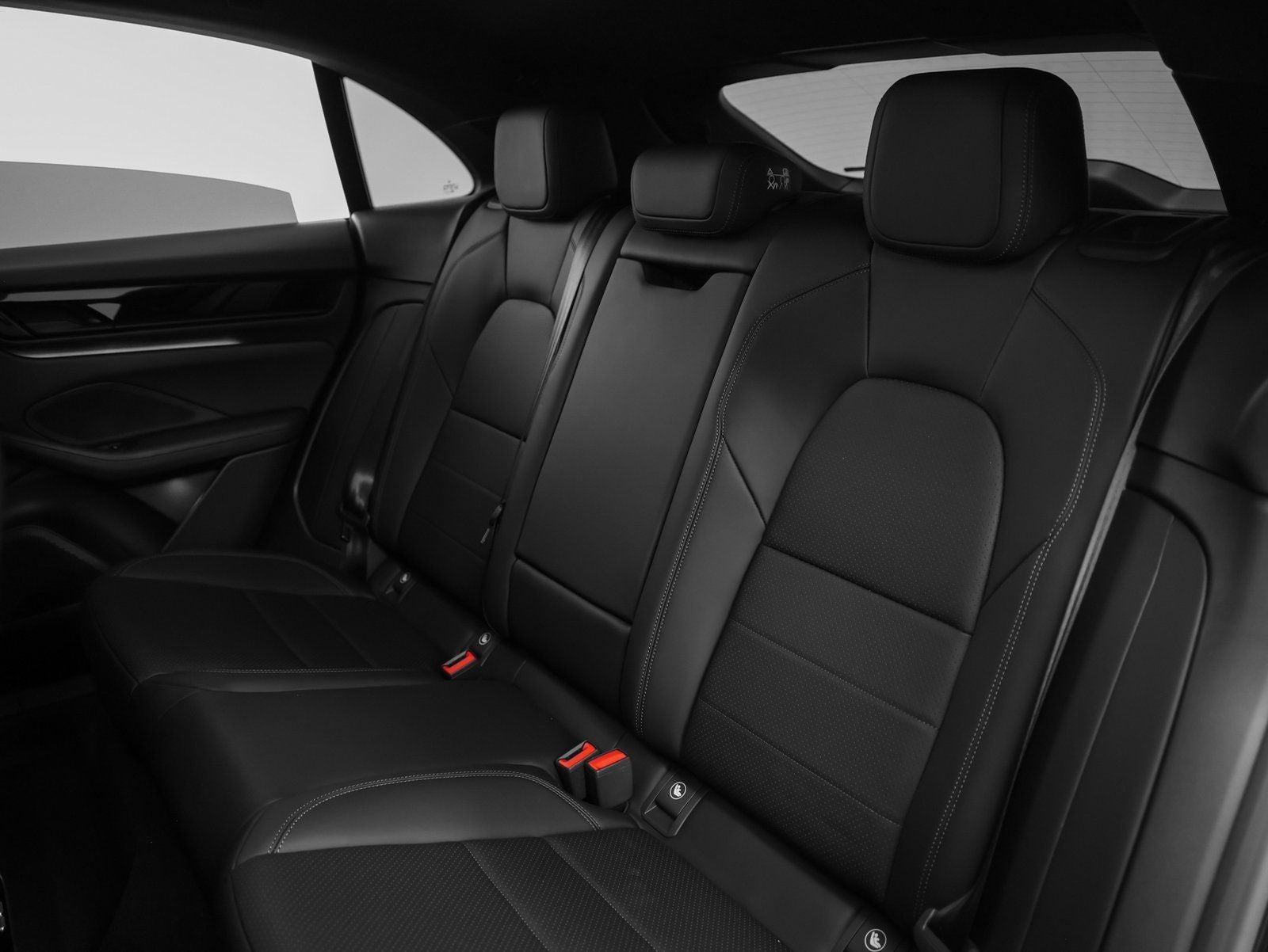 2025 Porsche Macan 4S Electric