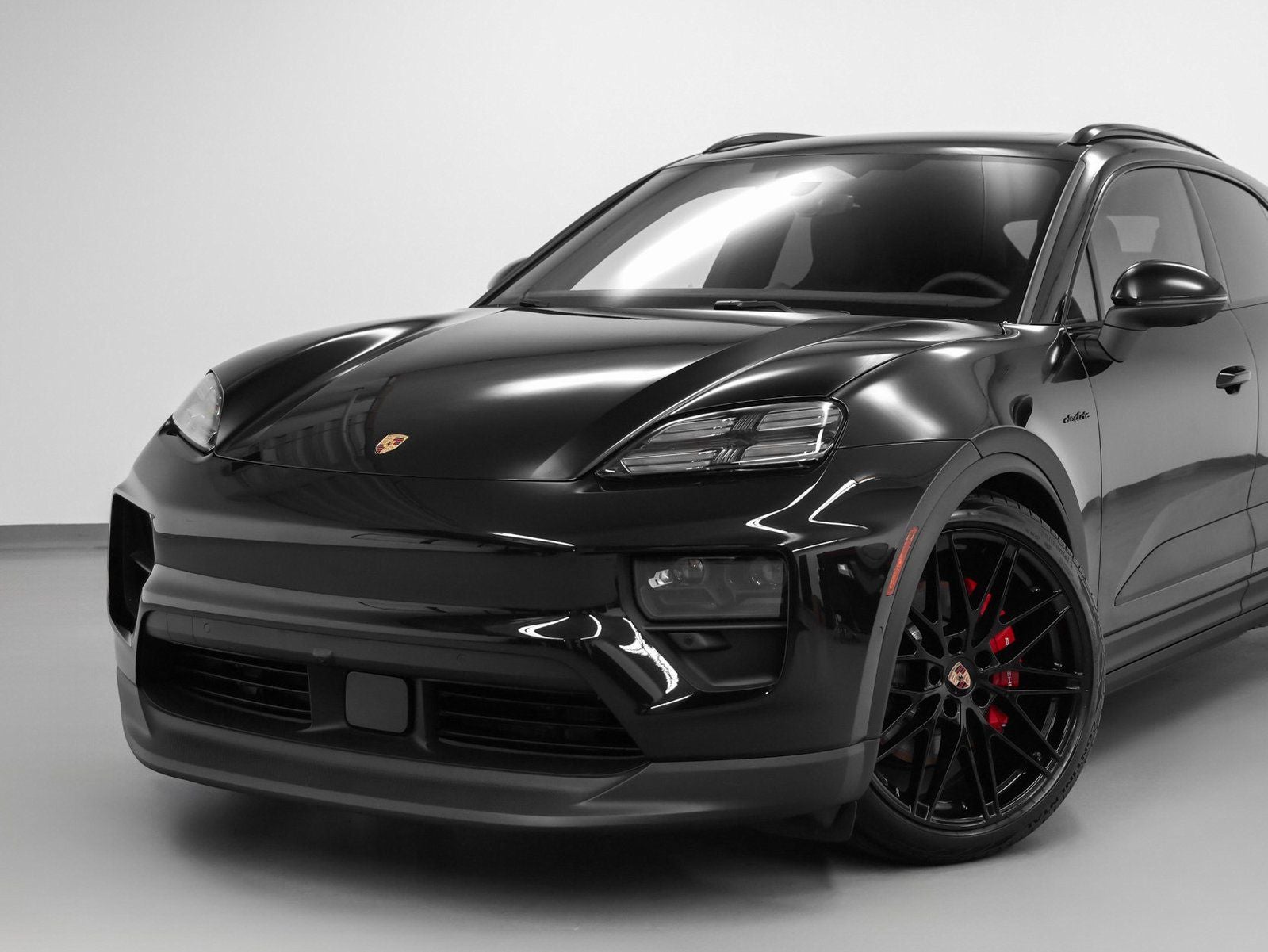 2025 Porsche Macan 4S Electric