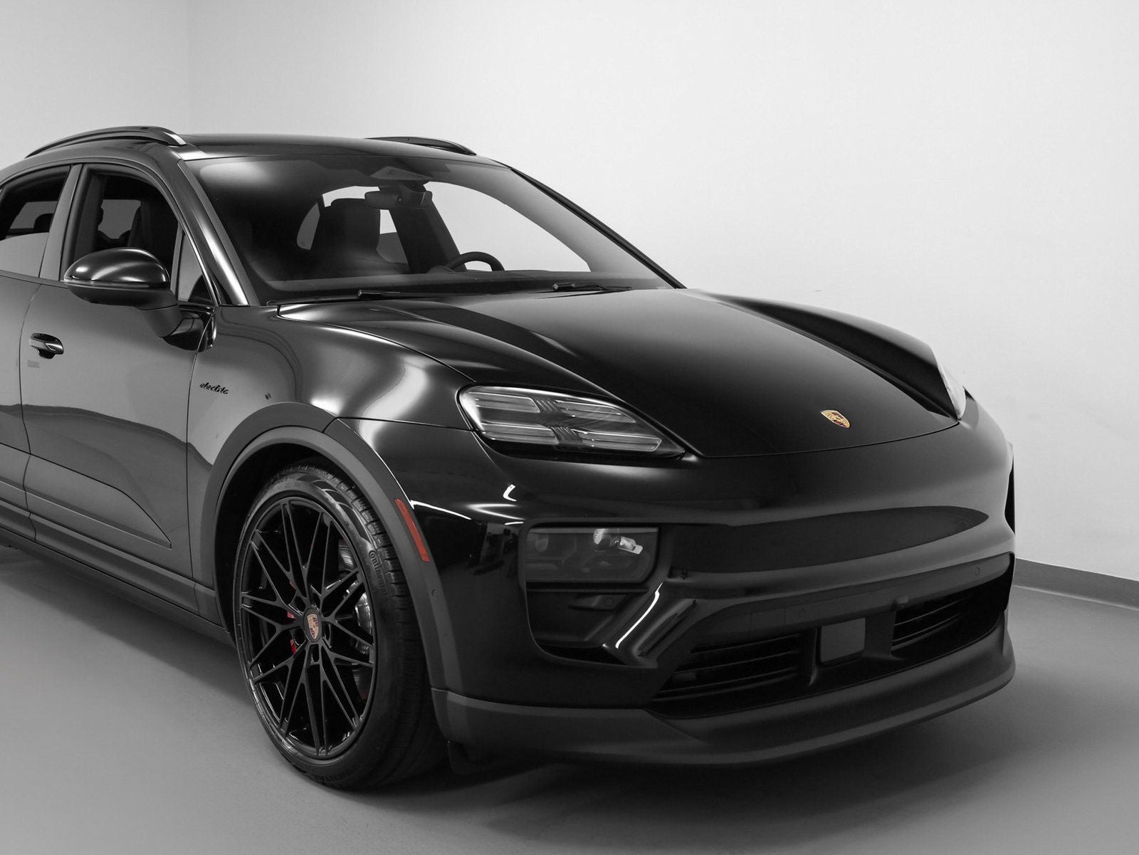 2025 Porsche Macan 4S Electric