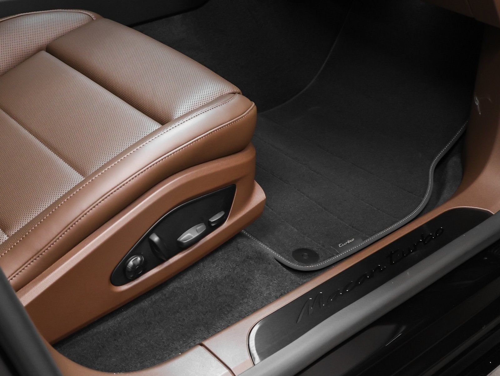 2025 Porsche Macan Macan Turbo Electric