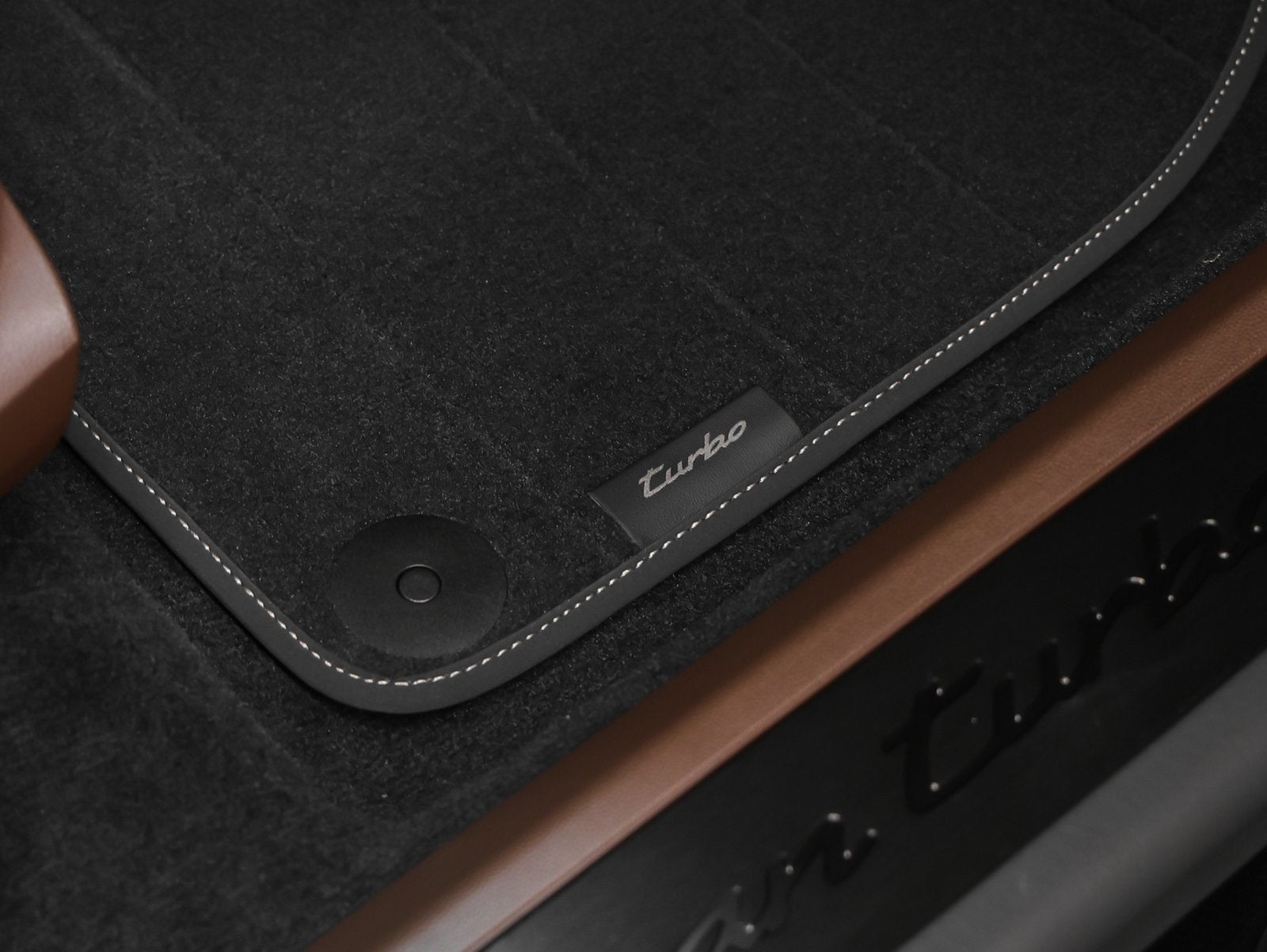 2025 Porsche Macan Macan Turbo Electric