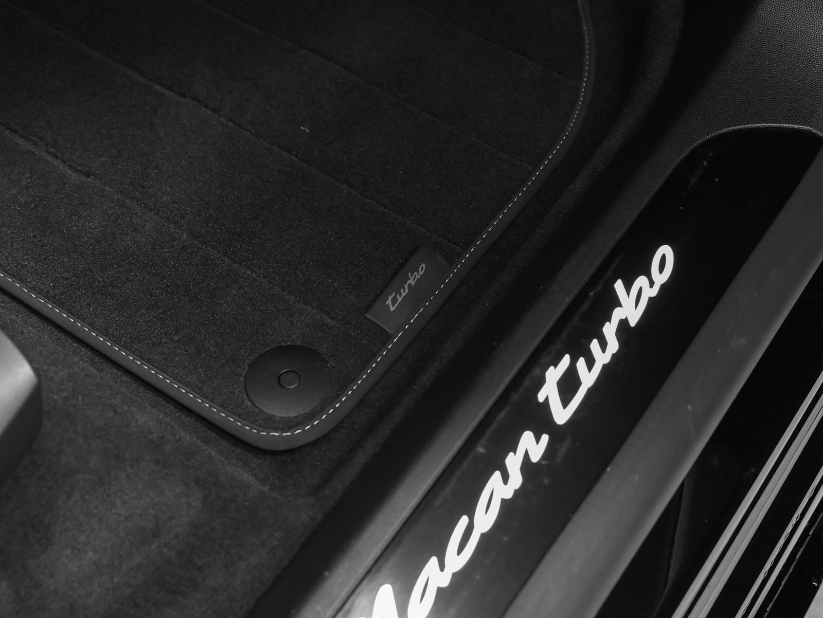 2026 Porsche Macan Turbo Electric