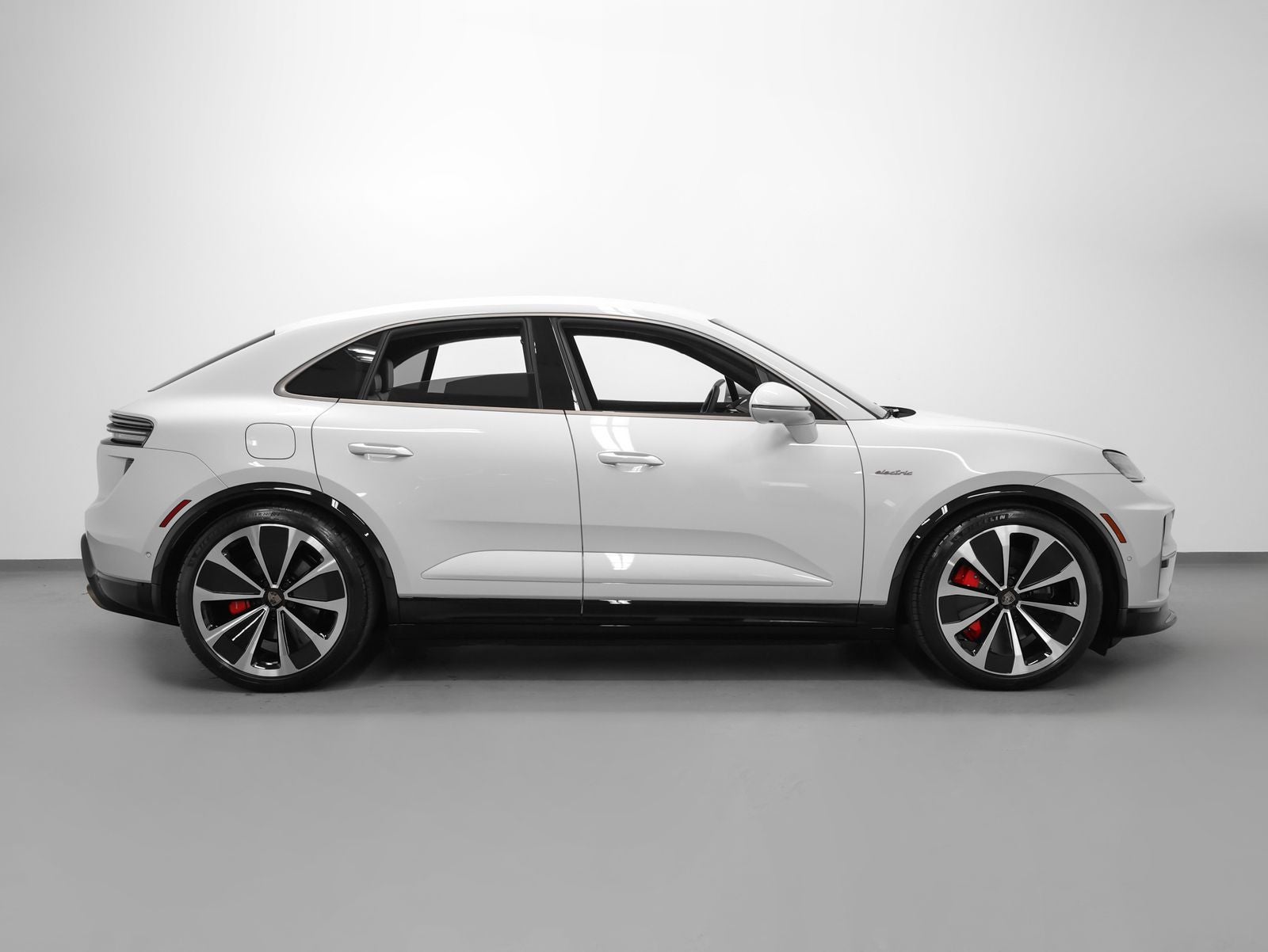 2025 Porsche Macan Turbo Electric