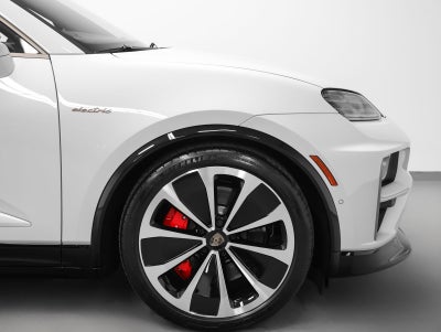 2025 Porsche Macan Turbo Electric