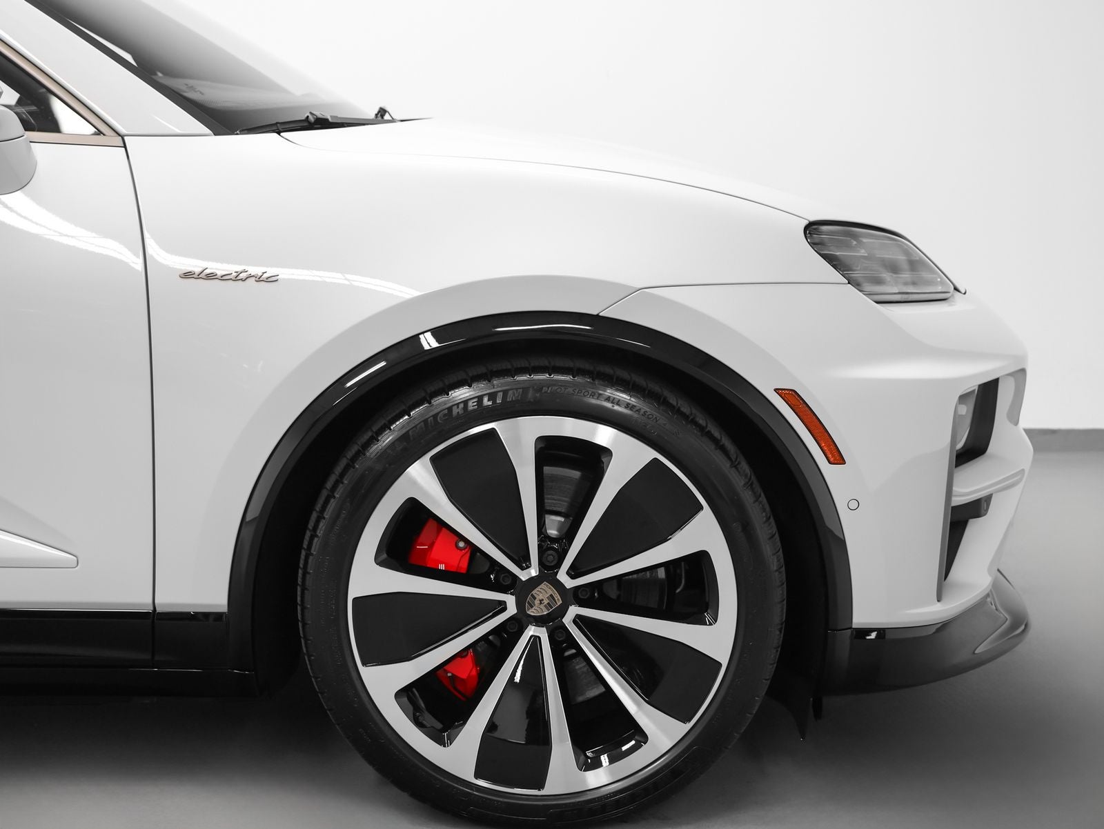 2025 Porsche Macan Turbo Electric