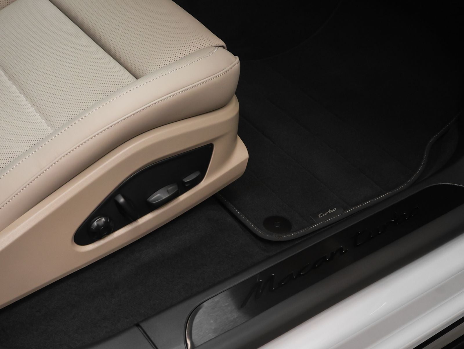 2025 Porsche Macan Turbo Electric