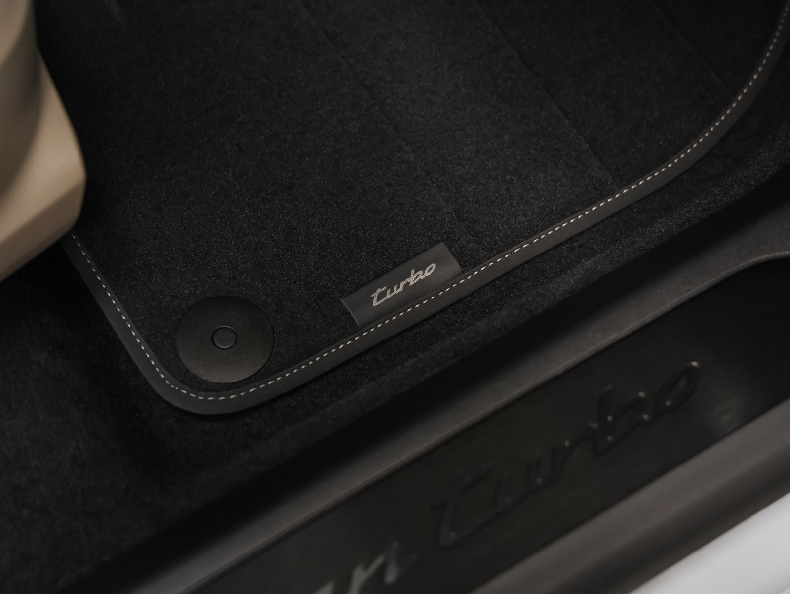 2025 Porsche Macan Turbo Electric