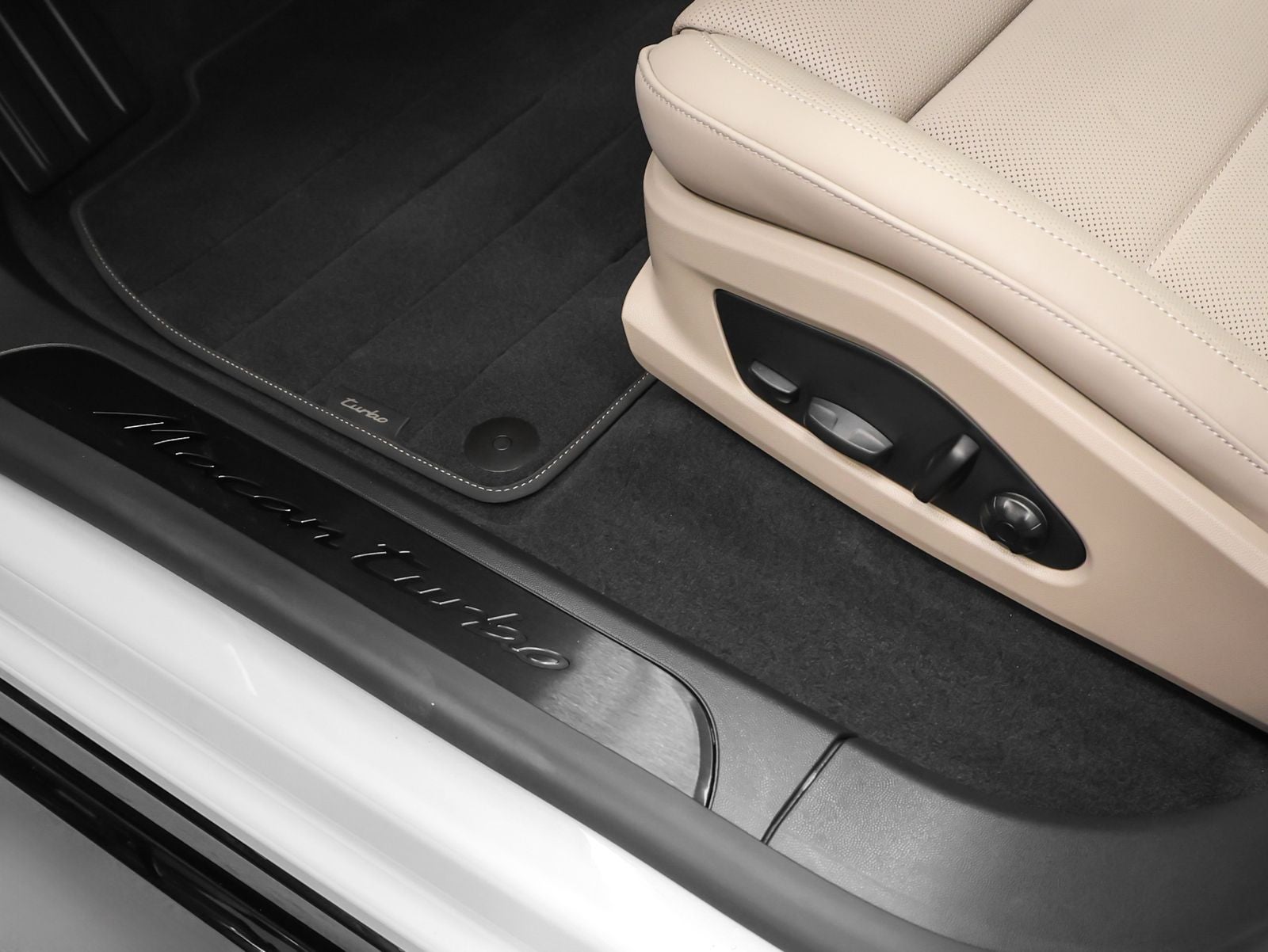 2025 Porsche Macan Turbo Electric