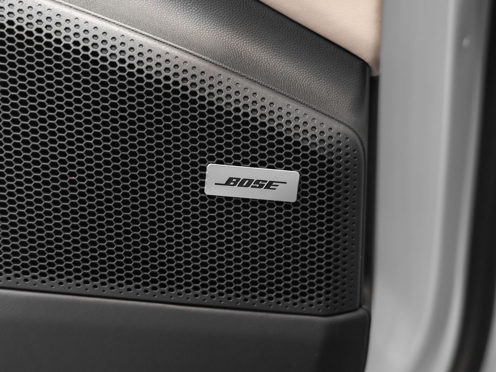 2025 Porsche Macan Turbo Electric