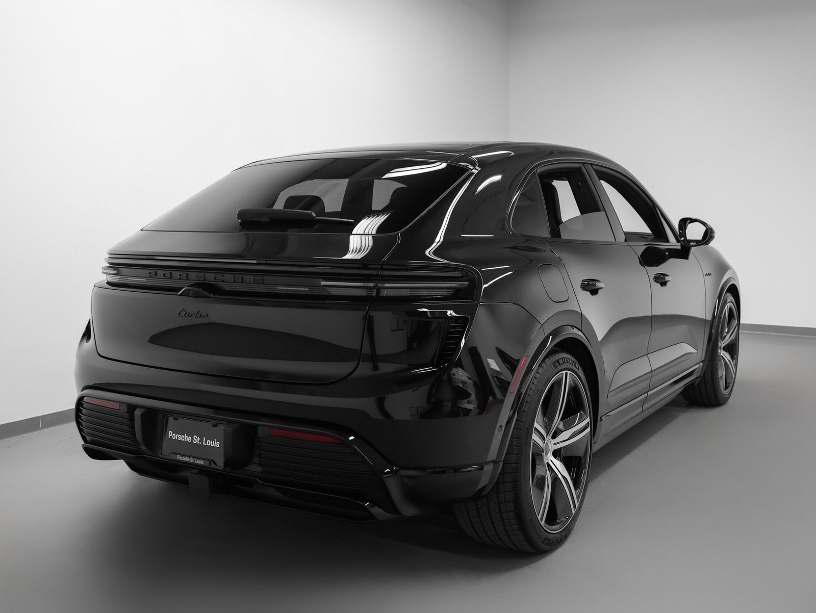2025 Porsche Macan Macan Turbo Electric