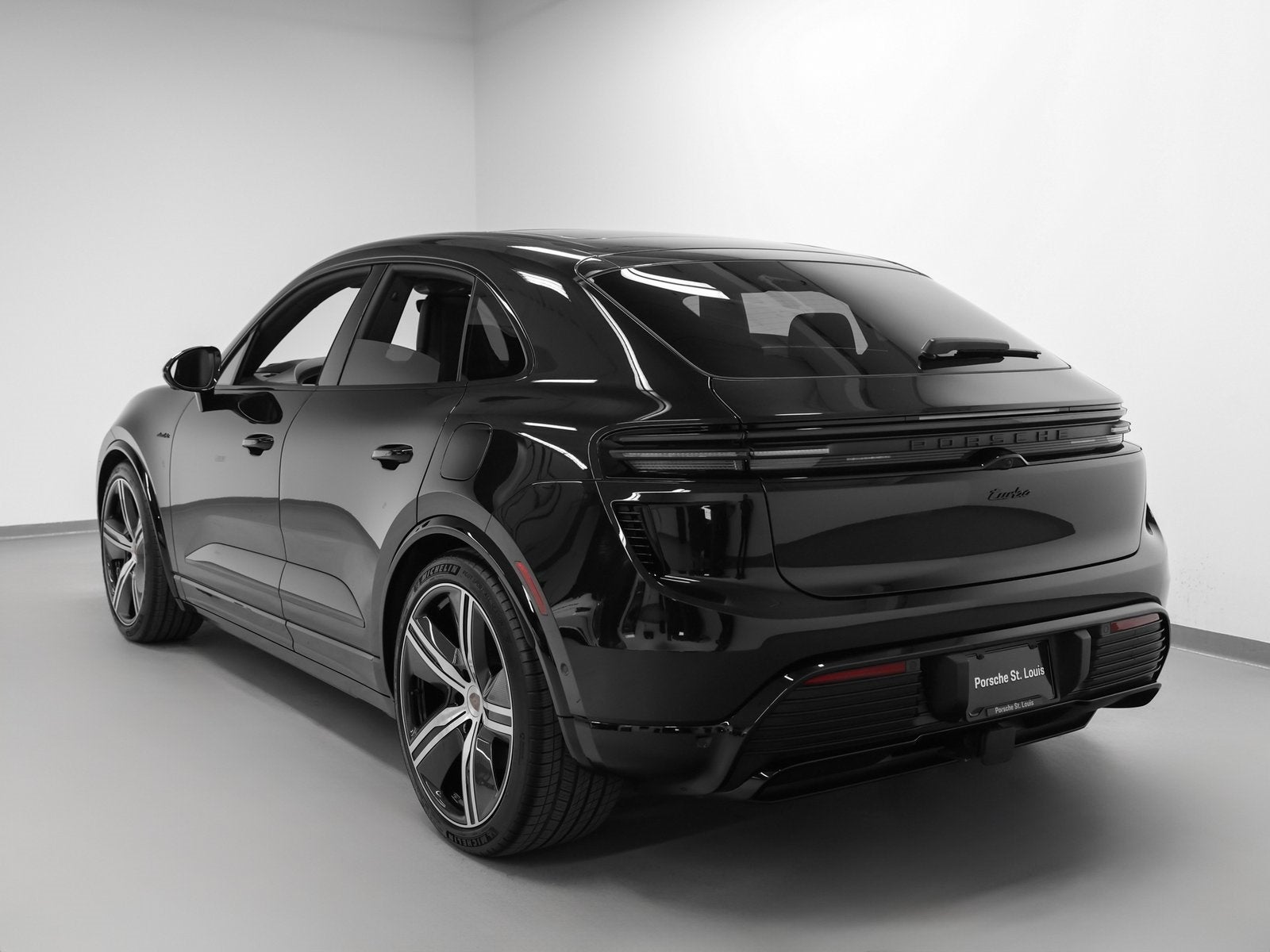 2025 Porsche Macan Macan Turbo Electric