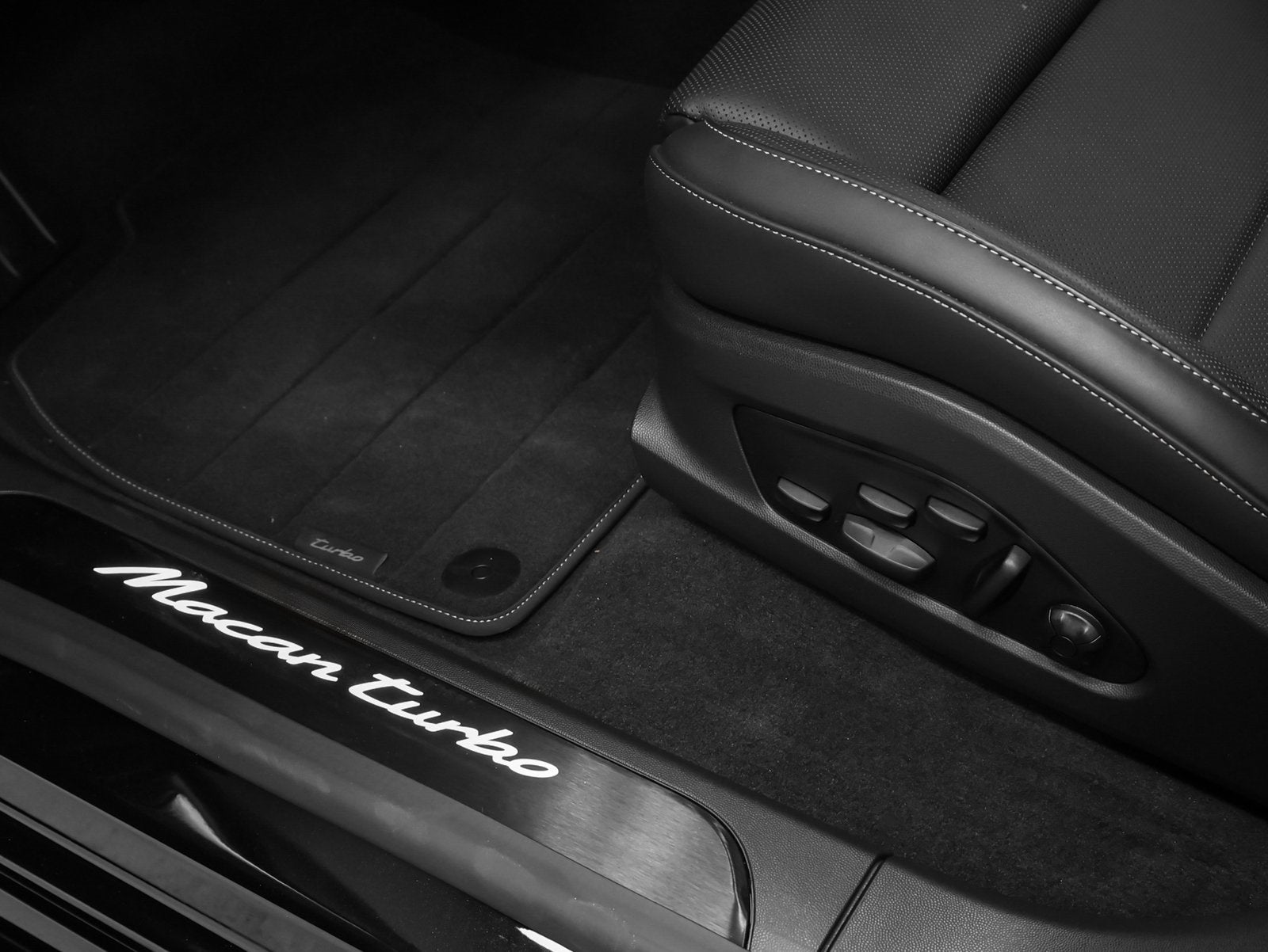 2025 Porsche Macan Macan Turbo Electric