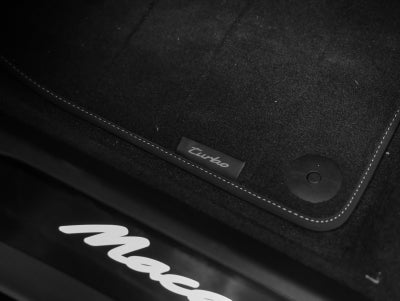 2025 Porsche Macan Macan Turbo Electric
