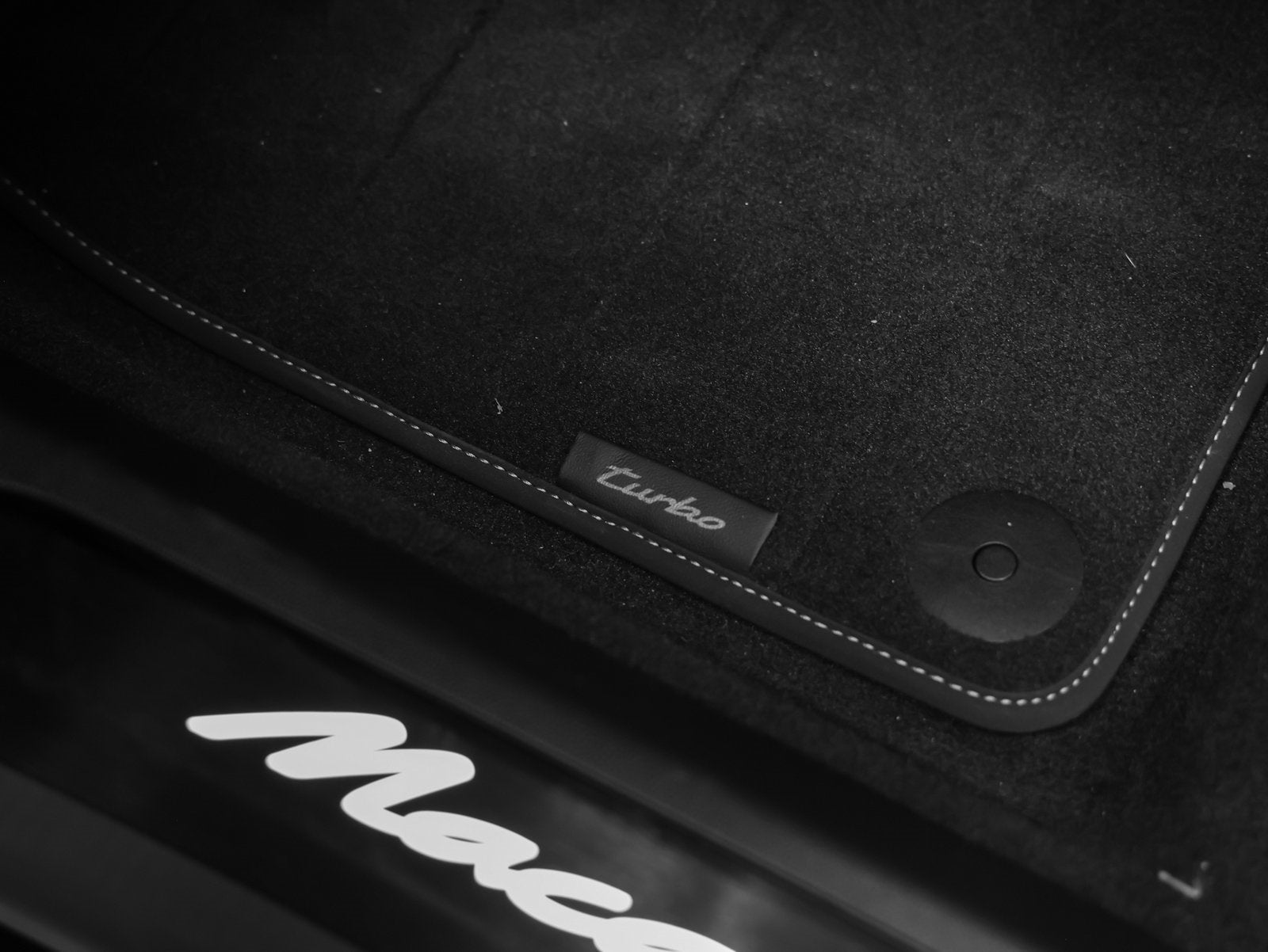 2025 Porsche Macan Macan Turbo Electric