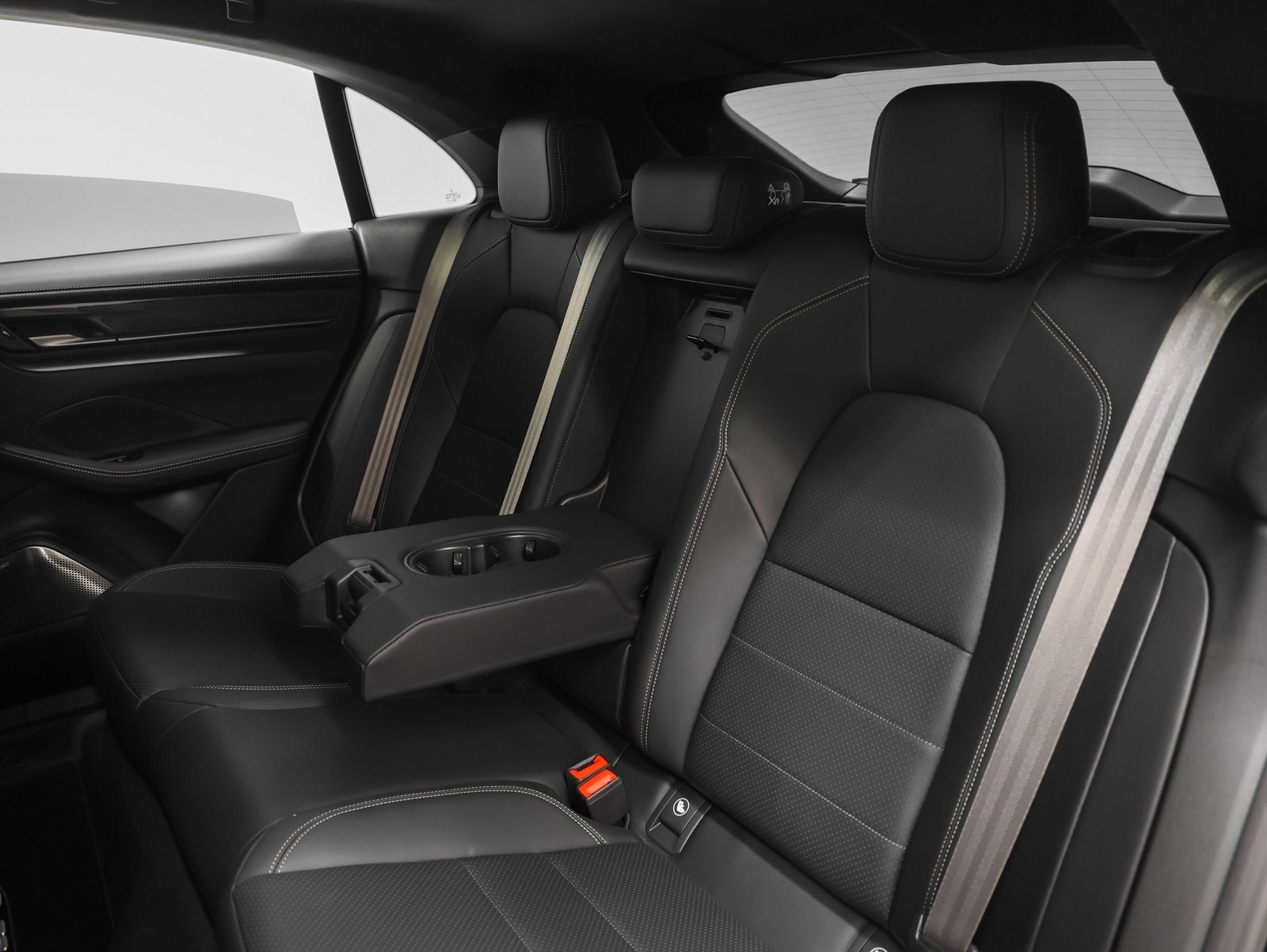 2025 Porsche Macan Macan Turbo Electric