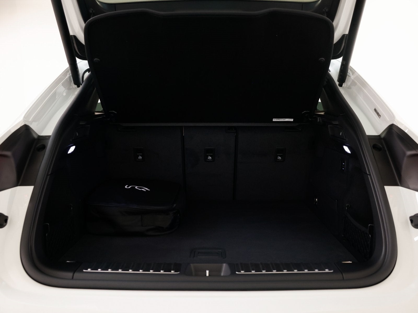 2025 Porsche Macan Macan Turbo Electric